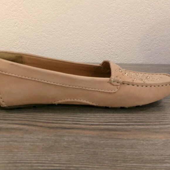Like New Clarks Artisan Suede Leather Tan Driving Loafers with Gold Studs 9 - Picture 7 of 15